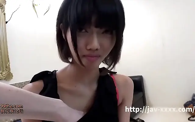 Japanese beauty seduces in steamy uncensored JAV encounter