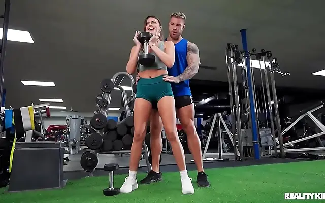 国产+在线 A片无码 一本 国产无 Sweating in the Gym for a Thick Cock Workout