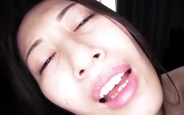 国产无 一卡 扒开腿 Sena's shaved secret revealed in tender dual Japanese delight