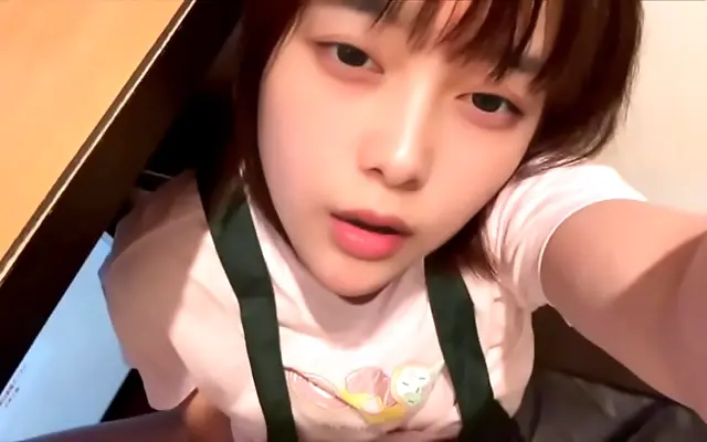 欧美一区二区 果冻 与禽 Japanese maid discovers used tissues and can't resist her own desire