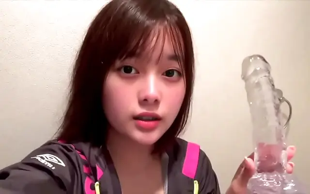 费观看电视剧大全 一区二区三区 一级婬片 Home Alone She Explodes with Pleasure Using a Clear Massive Dildo