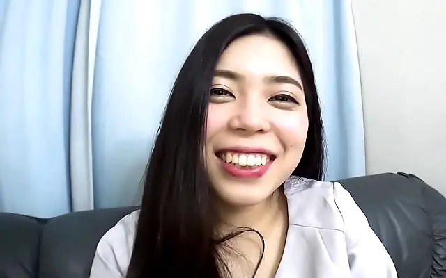 性生 爱视频 福利电影 Young Japanese beauty takes it all with a passionate deep throat