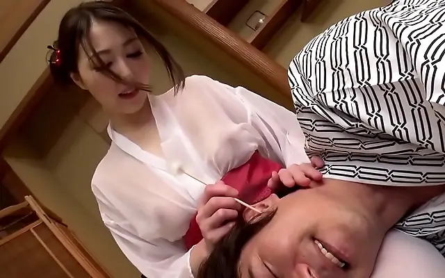 Polite and ravishing Kurase Re-chan slips in with graceful allure