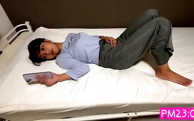 人伦 时间 经典 的爱 Japanese college girl enjoys intimate moments in her cozy solo routine