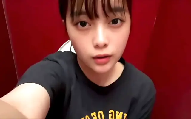 》在线 灬啊灬 女裸体 夫妻 Shy College Girl Dives into Forbidden Fantasies in Karaoke Booth