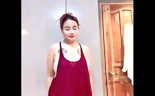 观看无 毛片免费 区中文 Sensual Pinay goddess shakes her luscious curves and bouncy booty