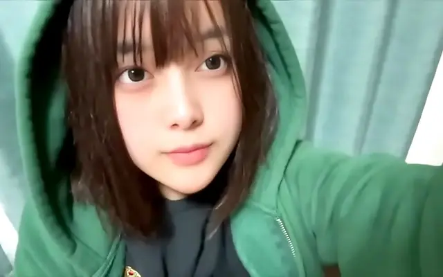 区小说 久久一区 》免费 Cold weather has her craving warmth and aching for self-pleasure