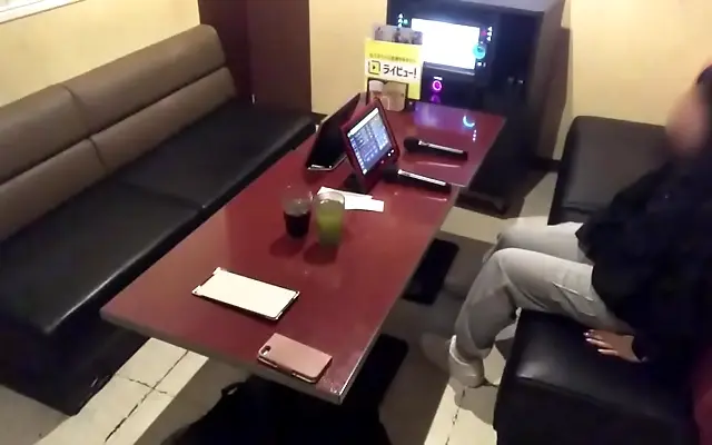 国产人妻 一本 故事 局长 Shy Japanese schoolgirl loses control in dim karaoke room with rising desire