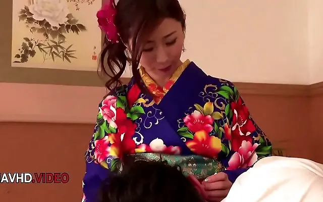 Ayumi Shinoda Seduces with a Passionate Blowjob in Elegant Kimono